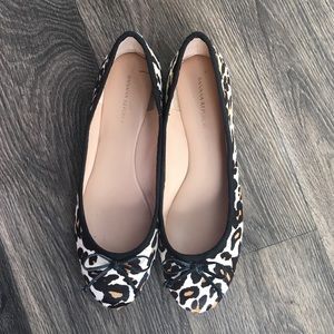 Comfortable cheetah design flats